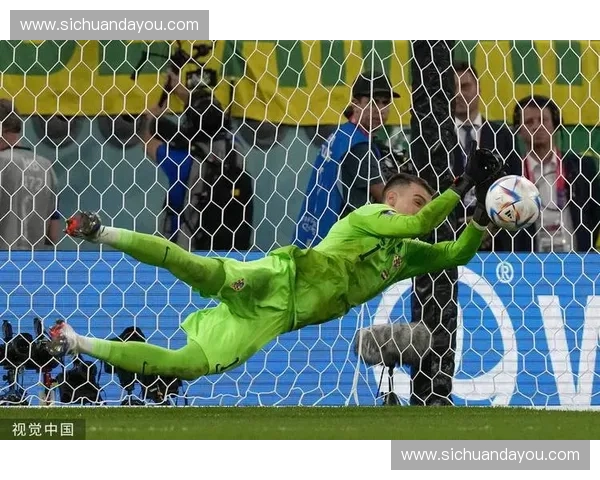 激战终章定胜负足球赛场上演惊心动魄结尾时刻瞬息万变攻防戏码终